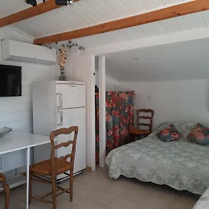 Au Pied Du Mont Ventoux Chalet